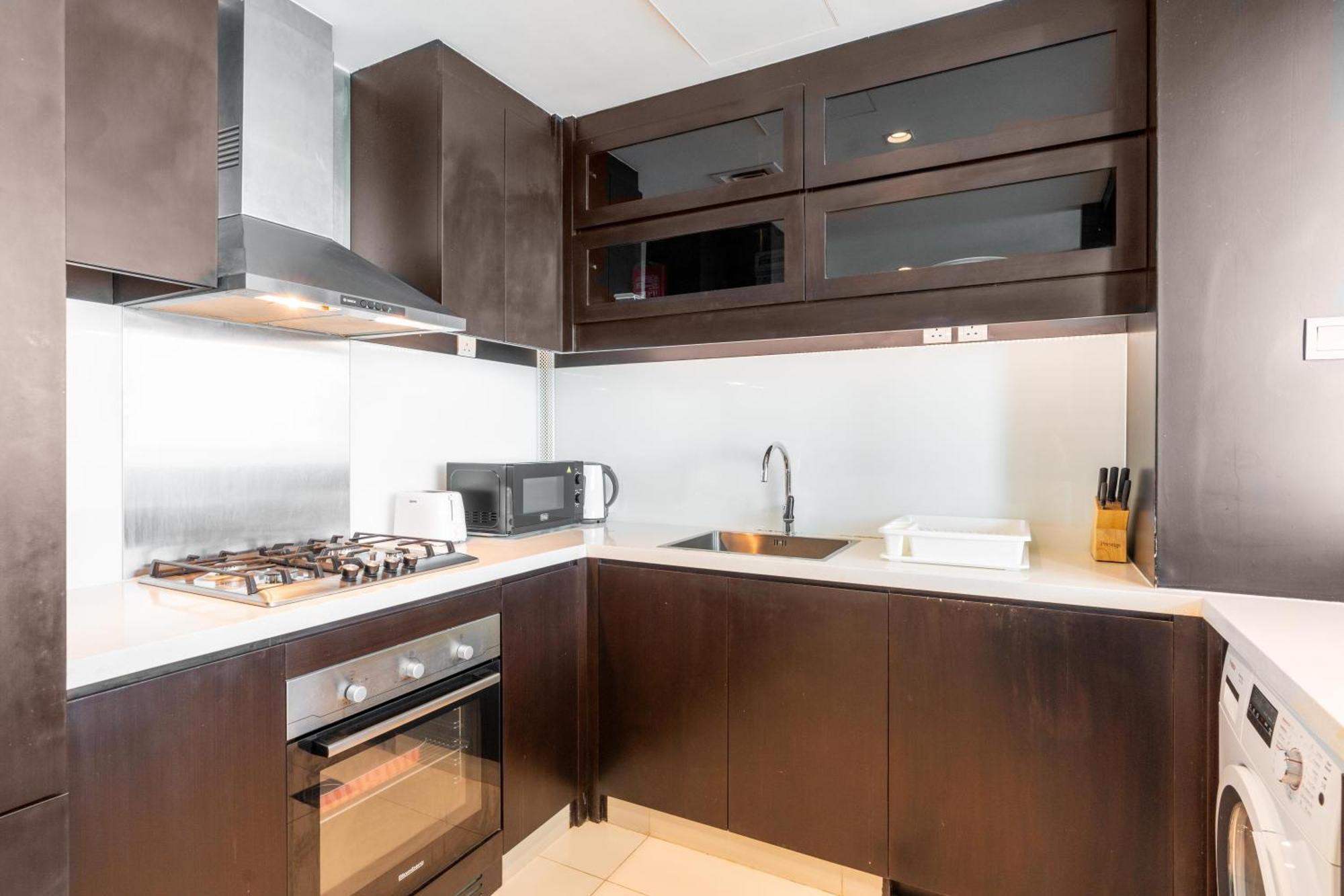 Lux Upper Crest Tower I Skyline Views Apartment *