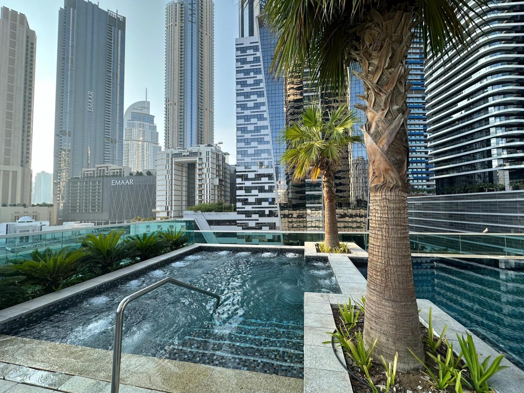 Apartment Lux Upper Crest Tower I Skyline Views