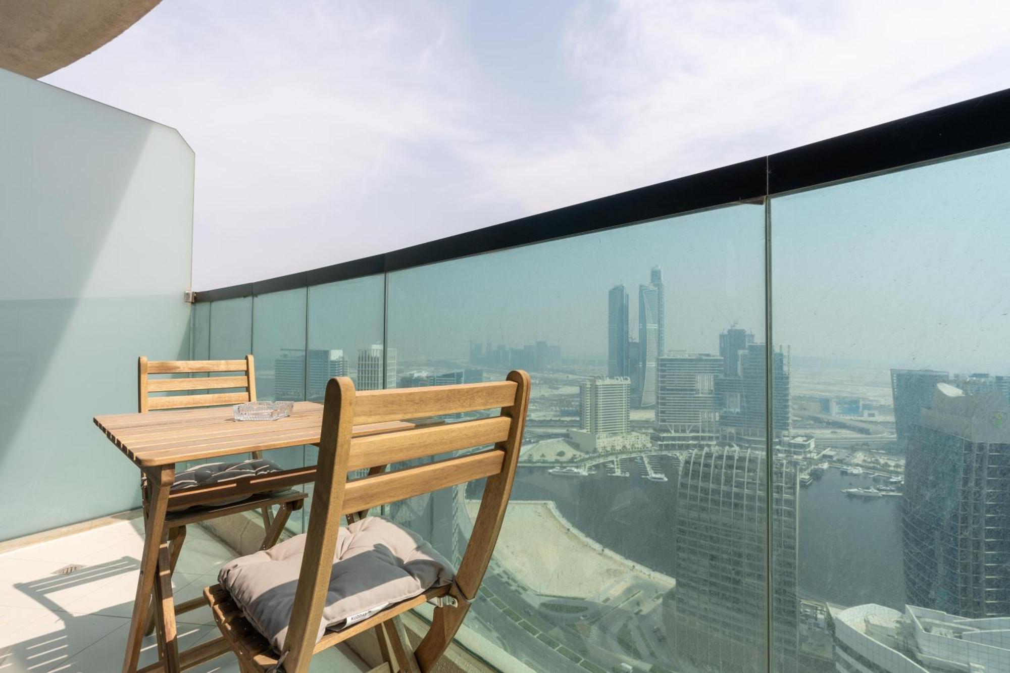 Apartment Lux Upper Crest Tower I Skyline Views