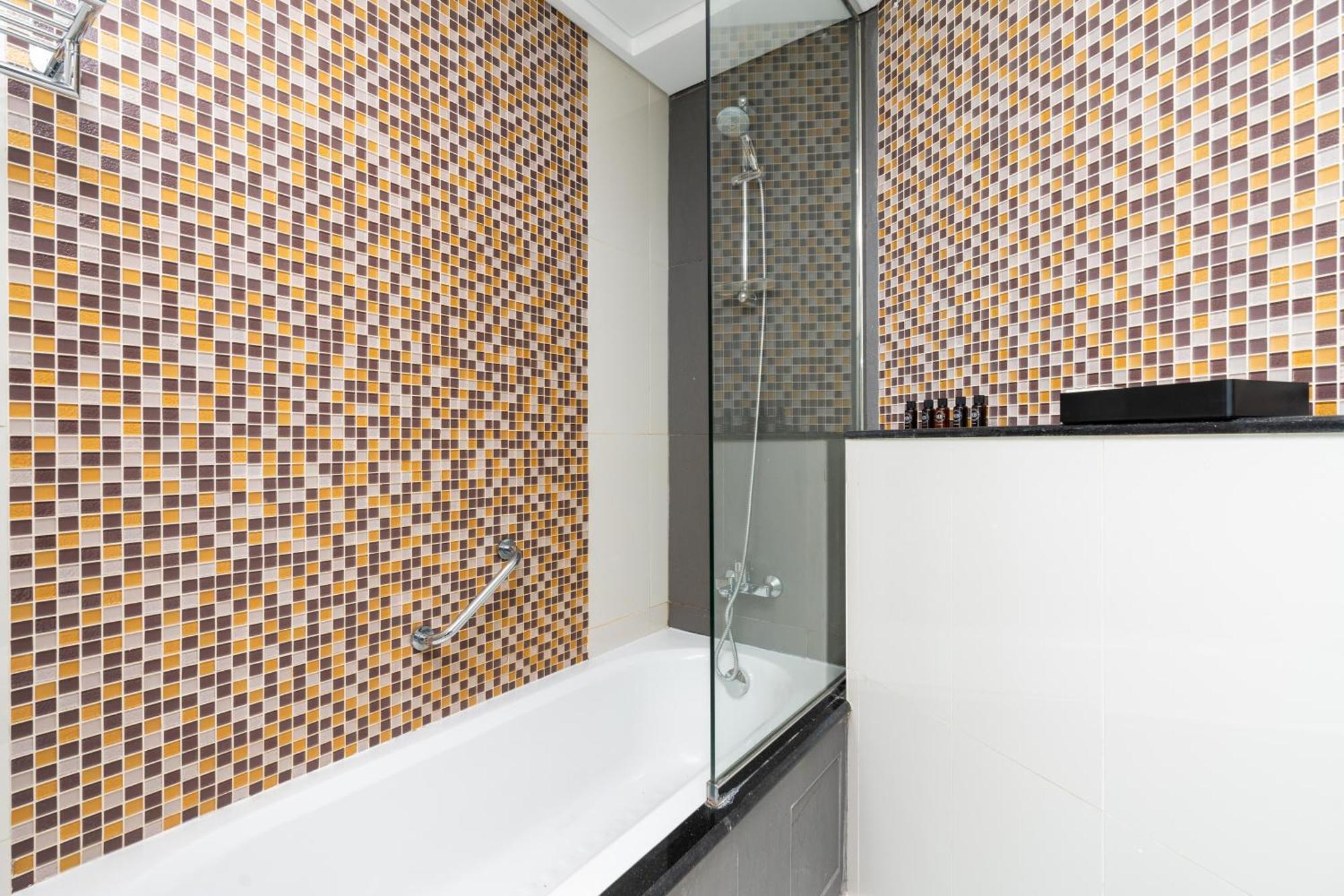 Lux Upper Crest Tower I Skyline Views Apartment Dubai