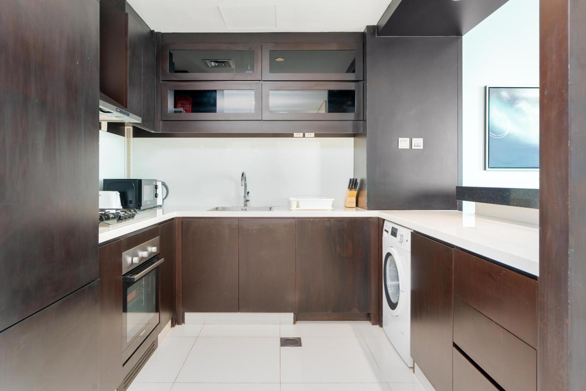 Lux Upper Crest Tower I Skyline Views Apartment