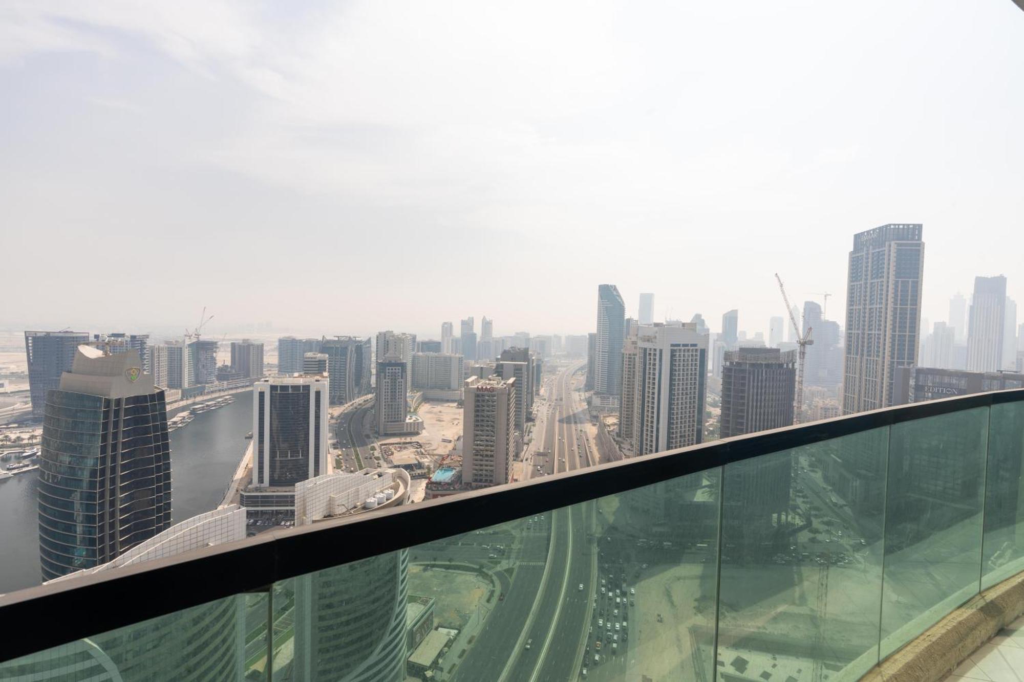 Lux Upper Crest Tower I Skyline Views Apartment *