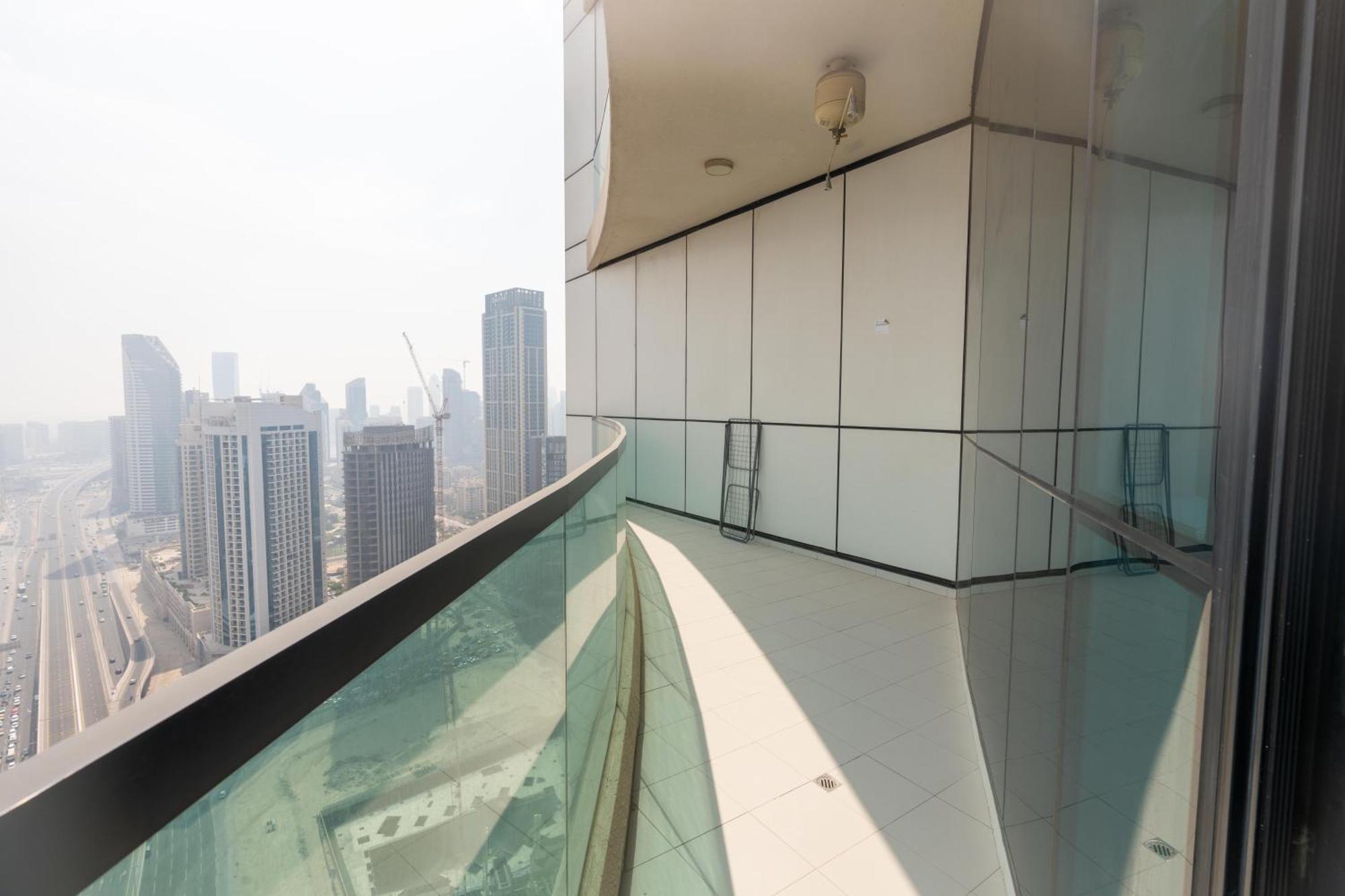 Lux Upper Crest Tower I Skyline Views